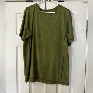 Men’s Lululemon active shirt.